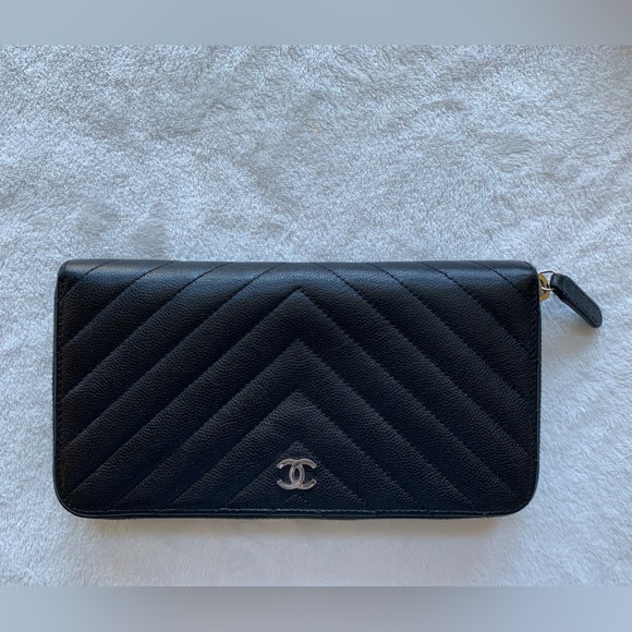CHANEL long zipped wallet - chevron - Picture 2 of 16